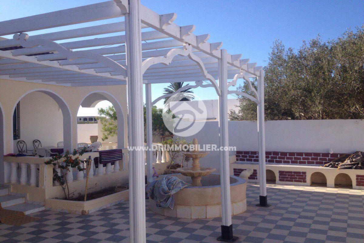 L 112 -                            Sale
                           Villa avec piscine Djerba